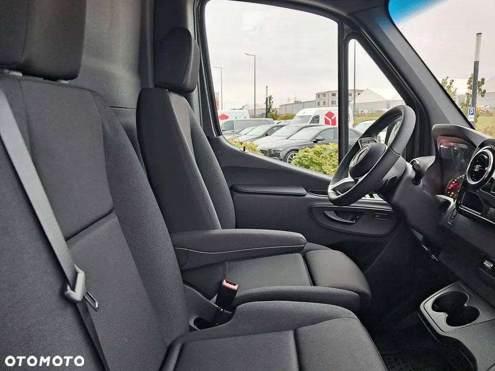 Mercedes-Benz Sprinter - 21