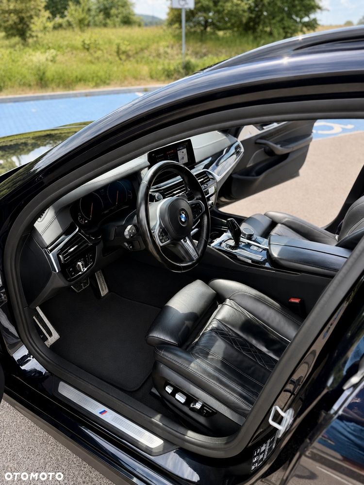 BMW Seria 5 530d xDrive M Sport sport - 12