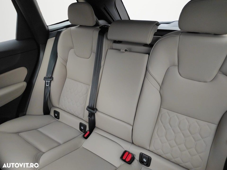 VOLVO XC60 2025 — imagine 19