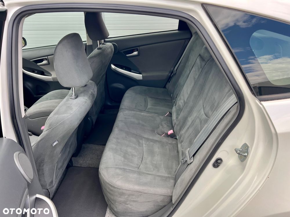 Toyota Prius (Hybrid) Executive - 10