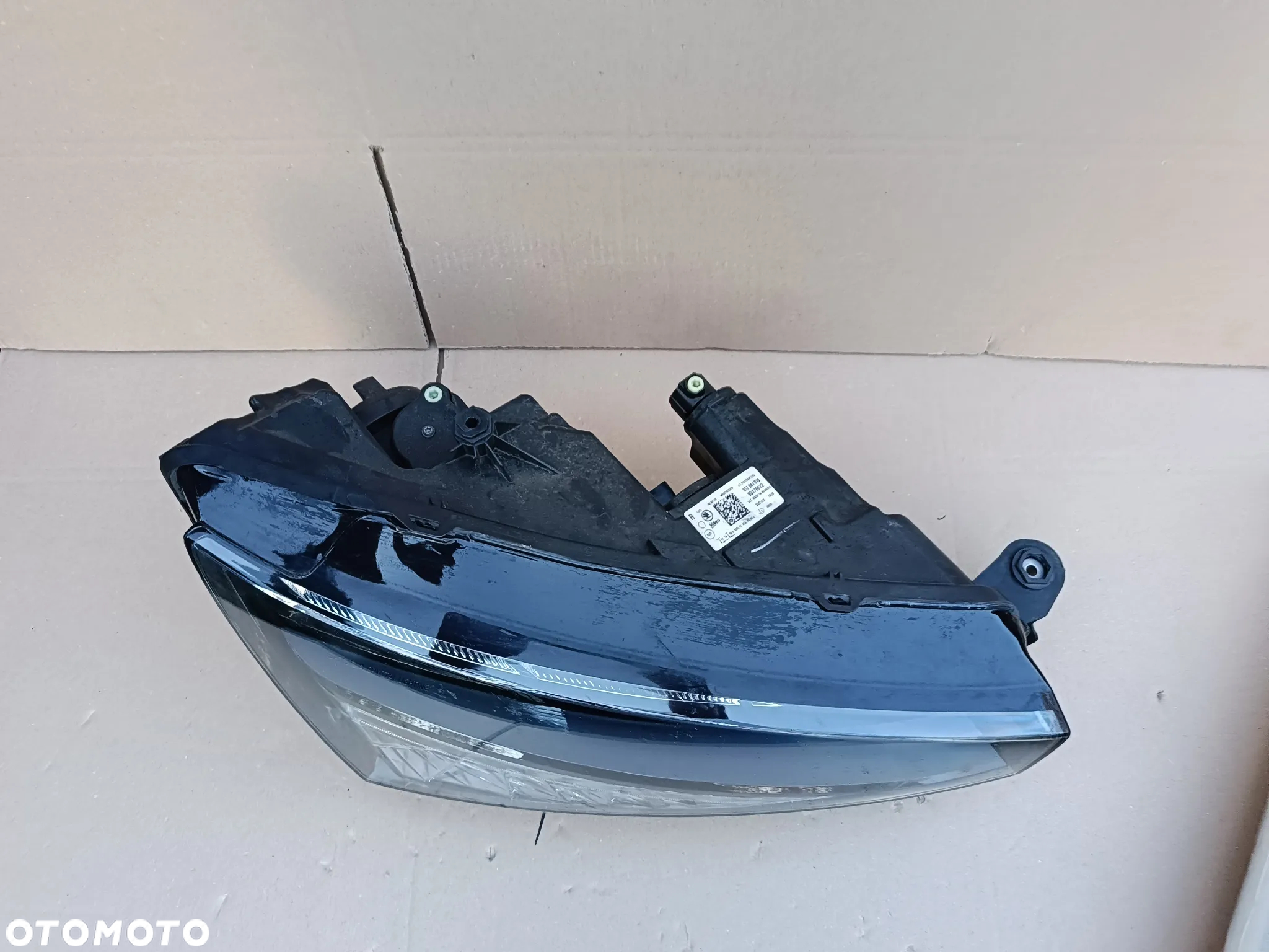 Lampa przednia prawa LED Skoda Scala reflektor 657941015 - 2