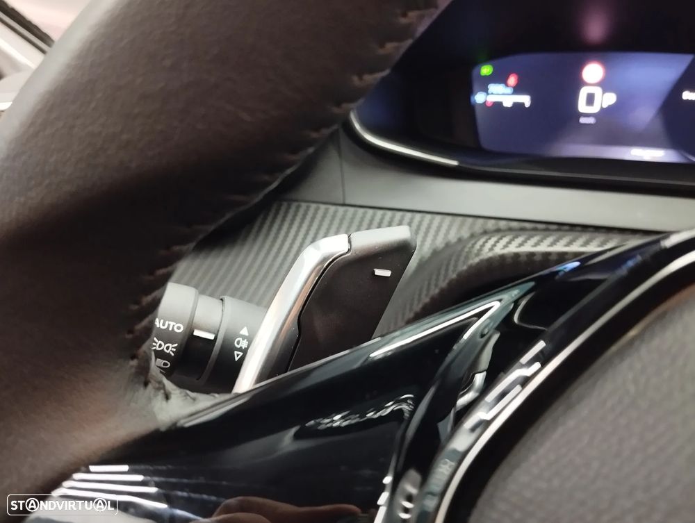 Peugeot 208 1.2 Hybrid Allure e-DCS6 - 22