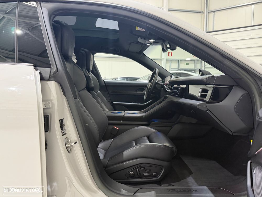 Porsche Taycan Sport Turismo - 44