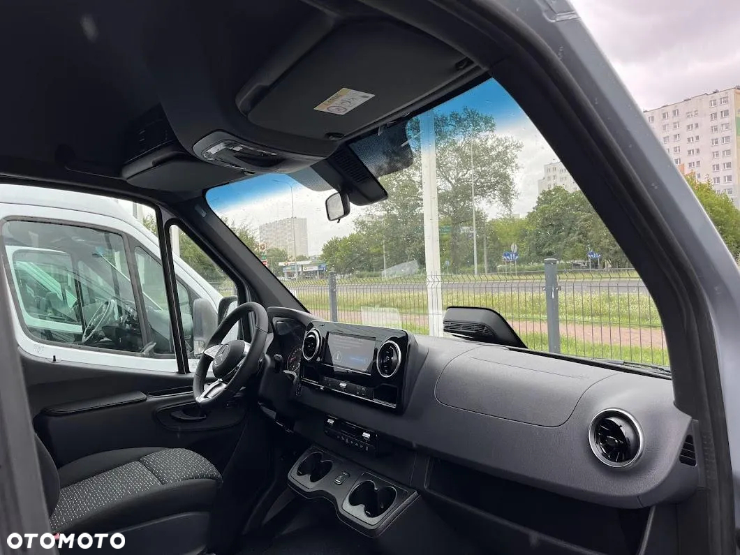 Mercedes-Benz Sprinter - 8