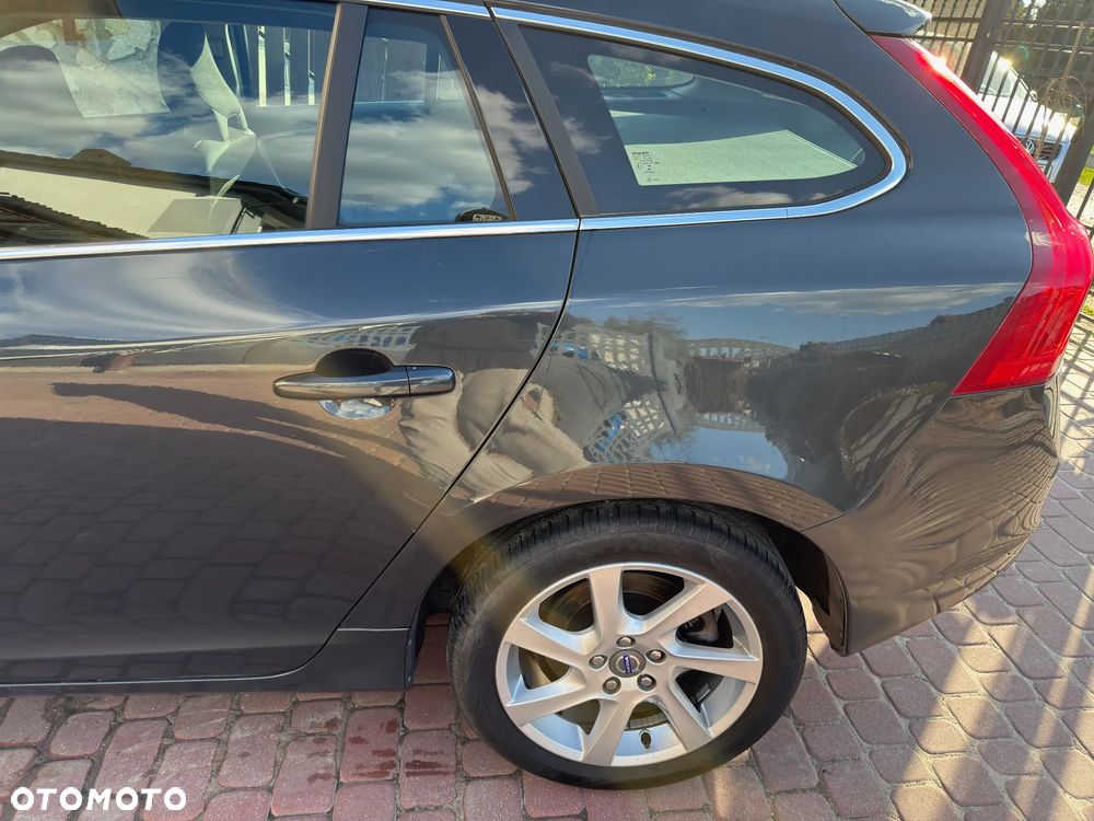 Volvo V60 T3 Momentum - 9