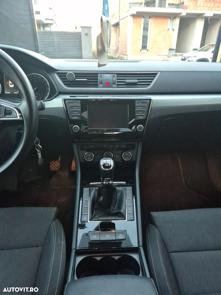 Skoda Superb 2.0 TDI Ambition - 9
