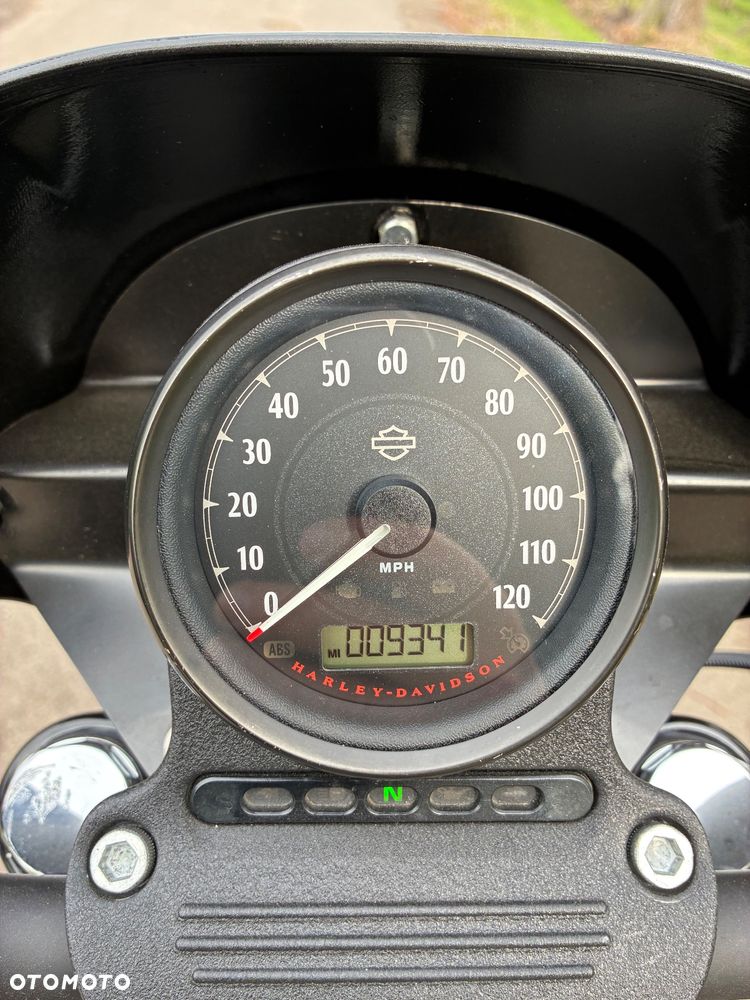 Harley-Davidson Sportster Iron 883 - 7