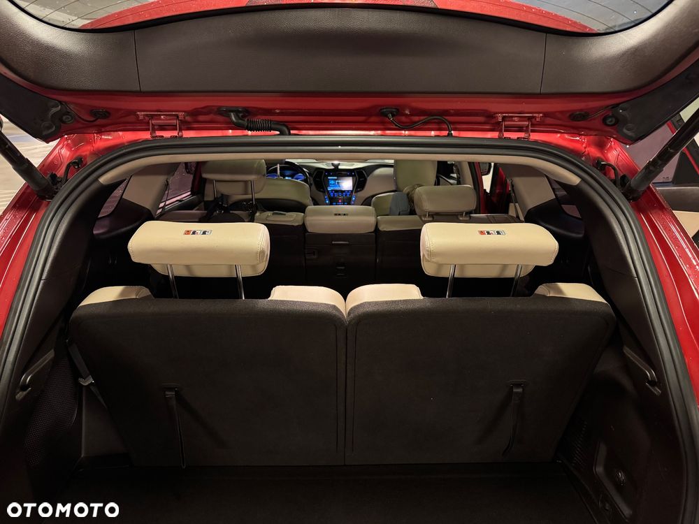 Hyundai Grand Santa Fe - 37