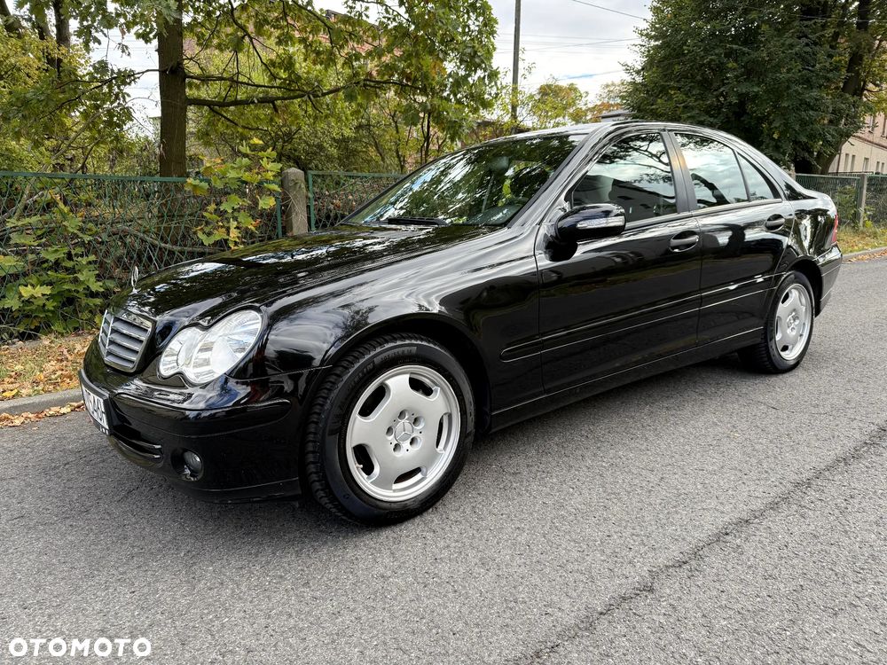 Mercedes-Benz C-Class 2006 photo 2