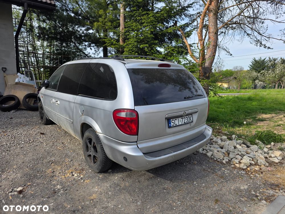 Chrysler Town & Country - 2
