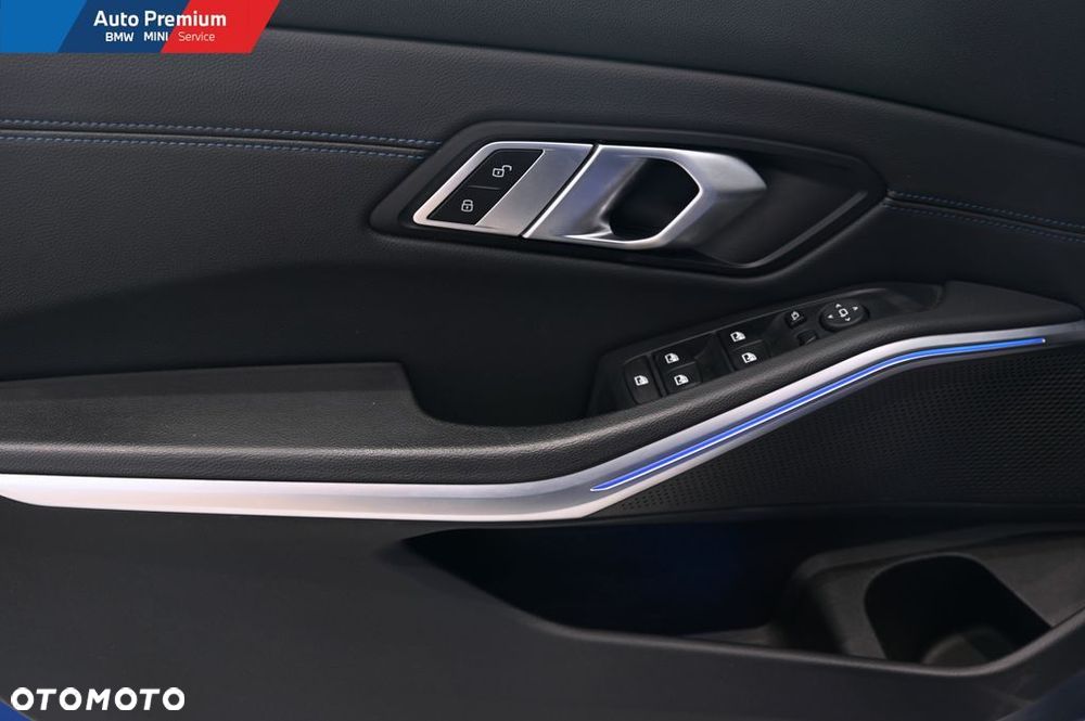 BMW Seria 3 318i M Sport - 11