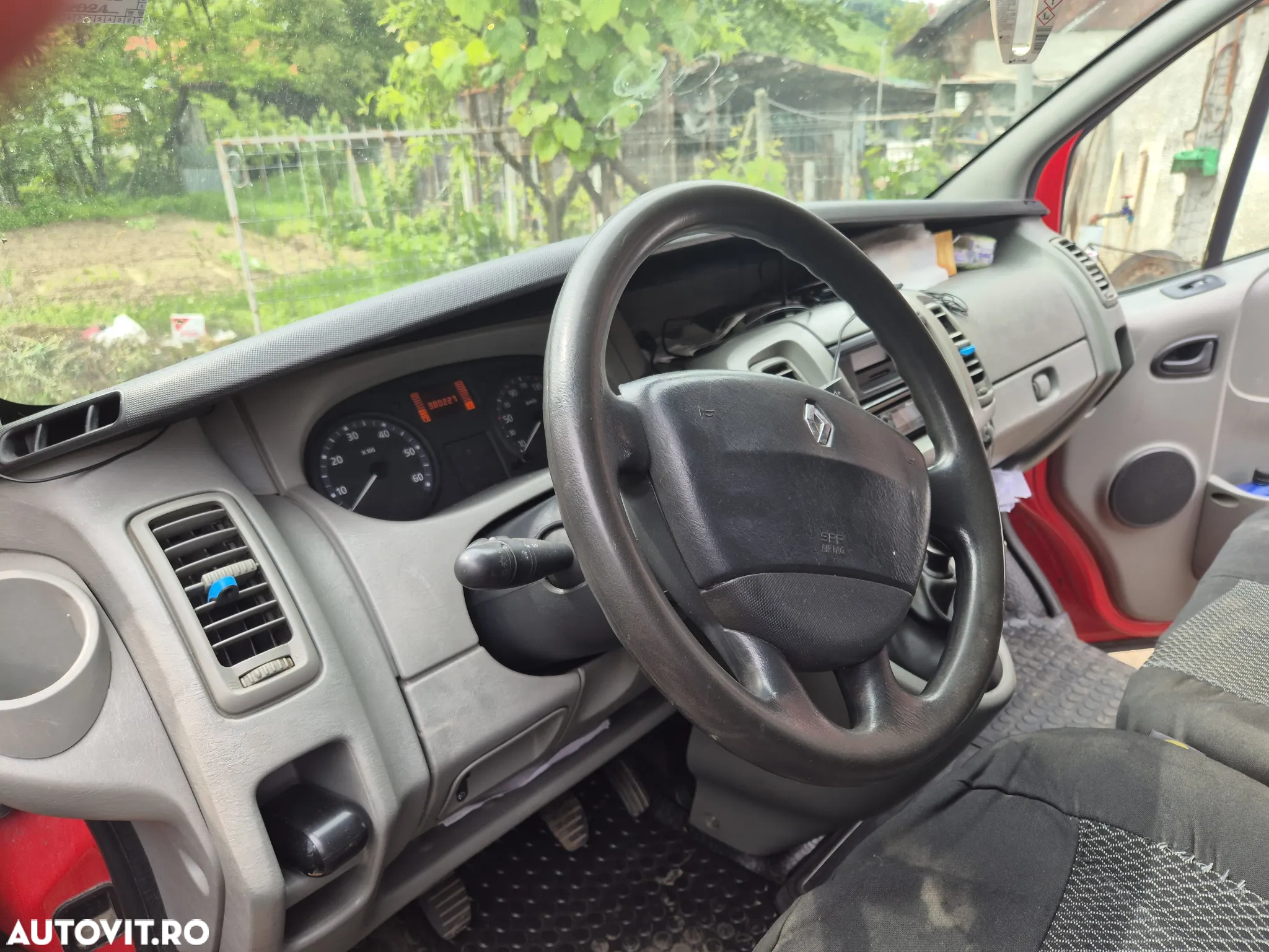 Renault Trafic 2.0 dCi 115 Combi L1H1 - 9