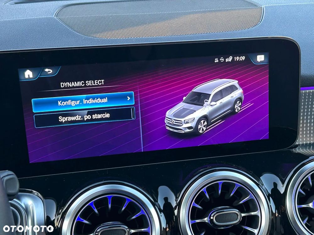 Mercedes-Benz GLB - 33