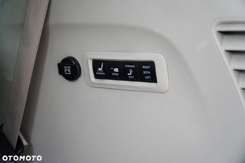Chrysler Pacifica - 4