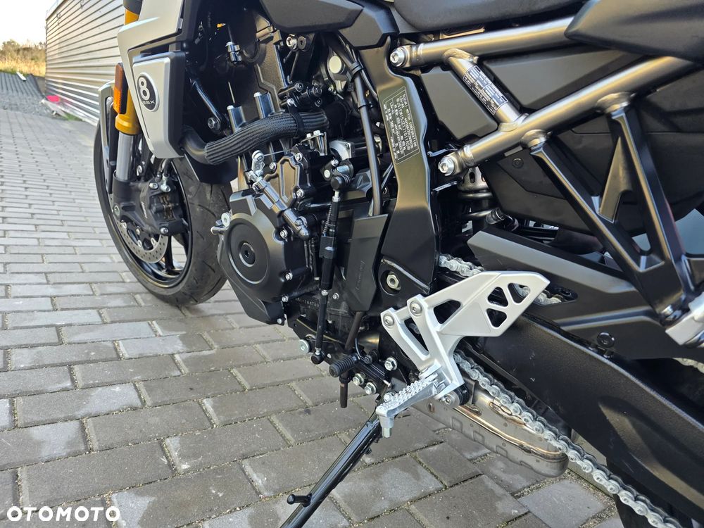 Suzuki GSX - 10