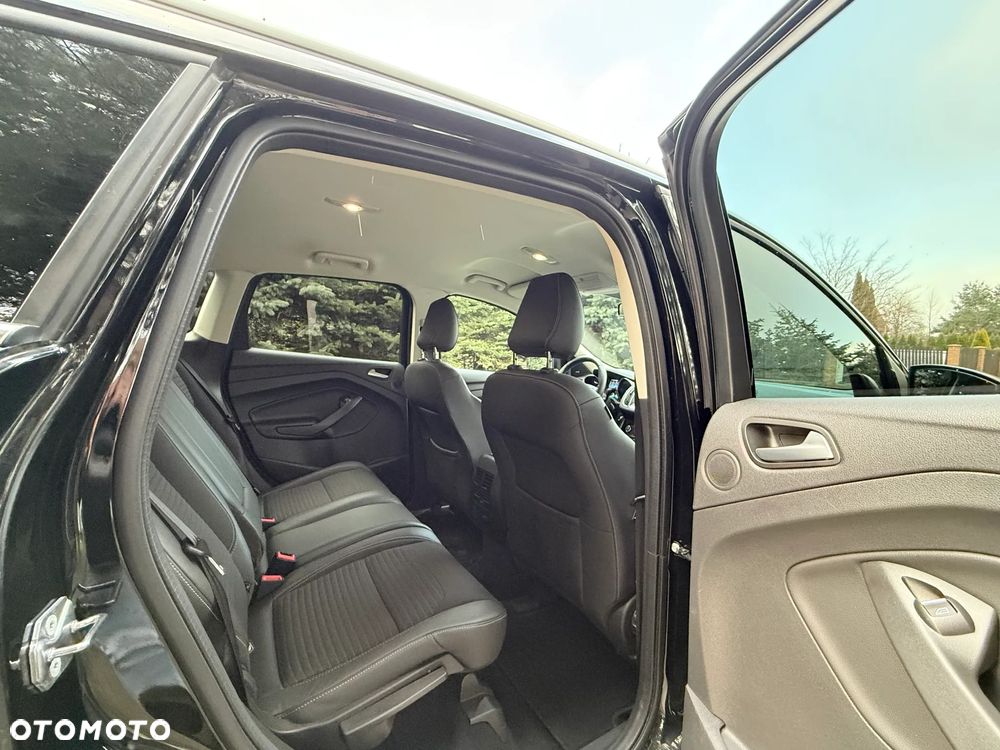 Ford Kuga 1.5 EcoBoost 2x4 Titanium - 32