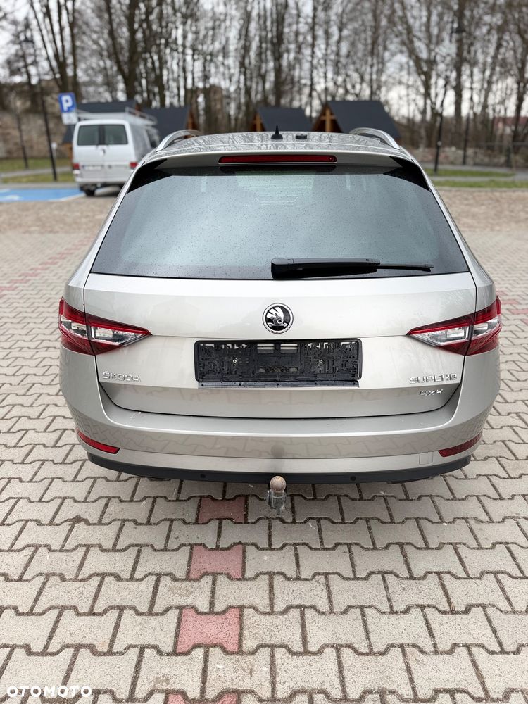Skoda Superb 2.0 TDI 4x4 DSG Premium Edition - 24
