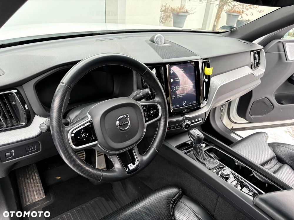 Volvo XC 60 T5 AWD R-Design - 8