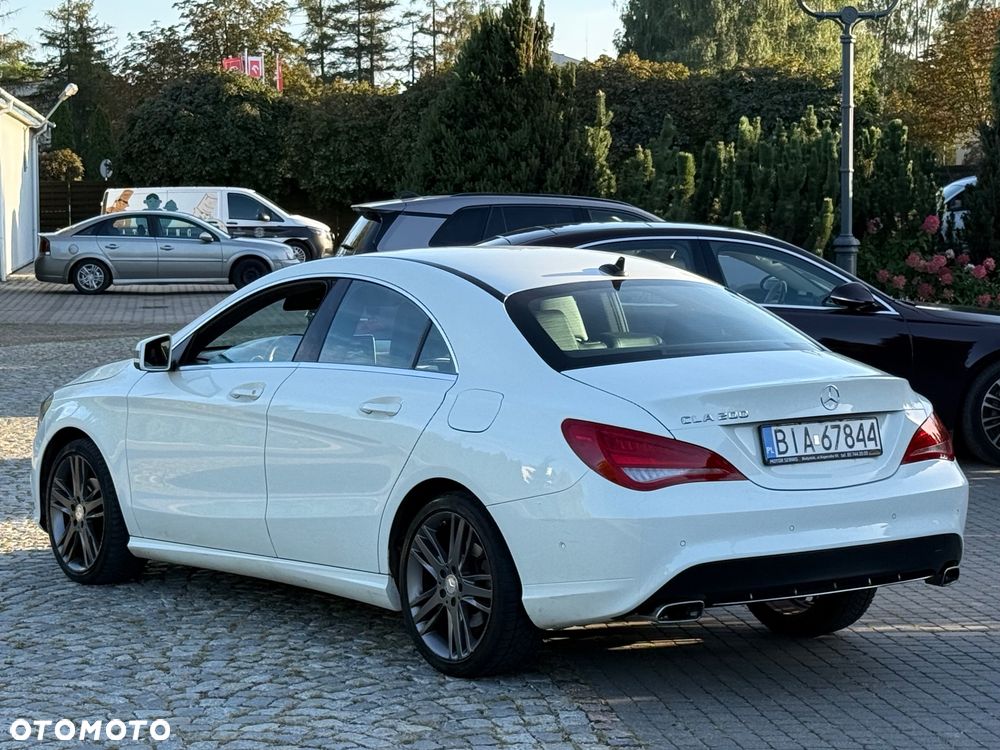 Mercedes-Benz CLA 200 7G-DCT Urban - 15