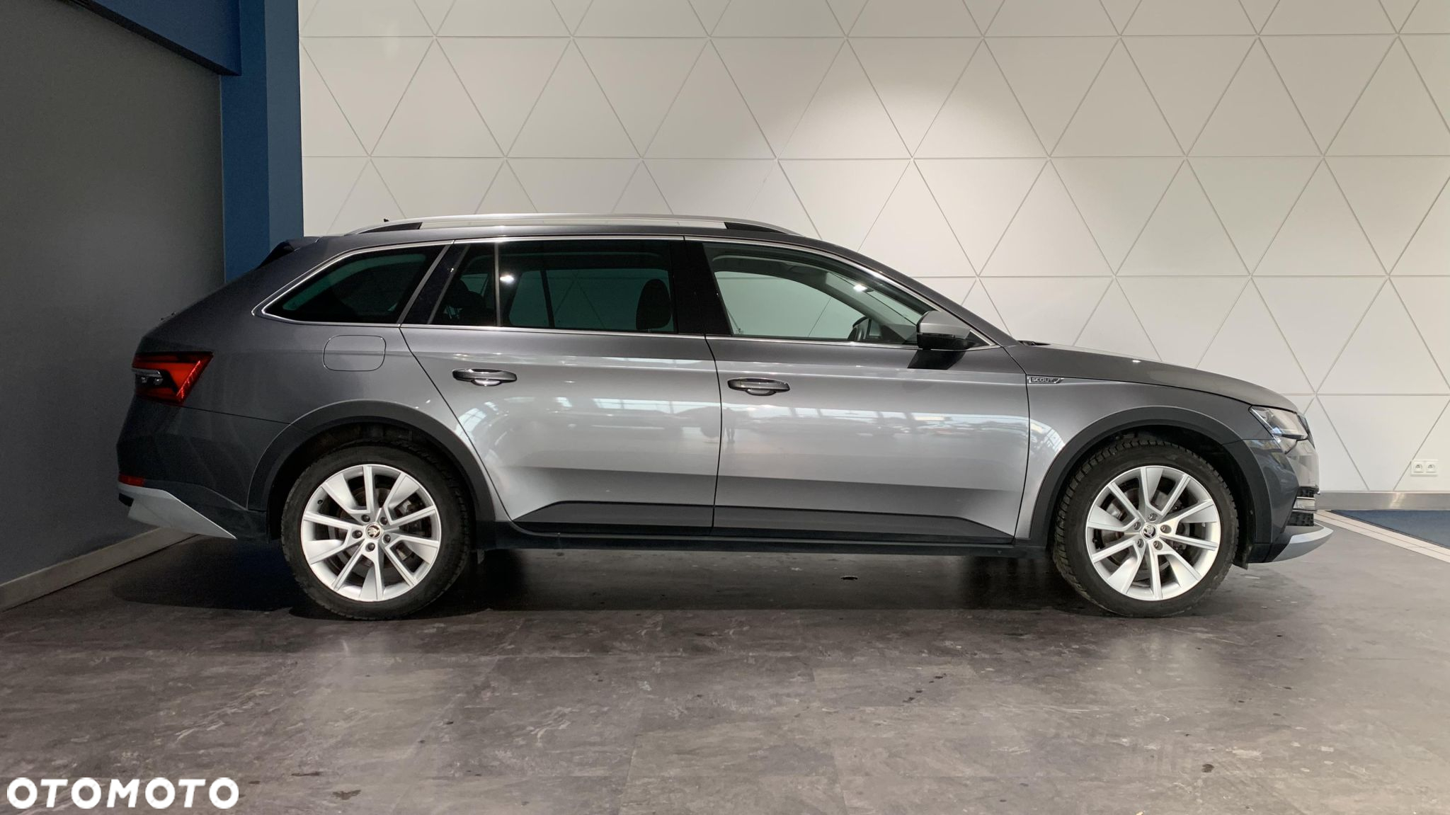 Skoda Superb 2.0 TDI SCR 4x4 Scout DSG - 6