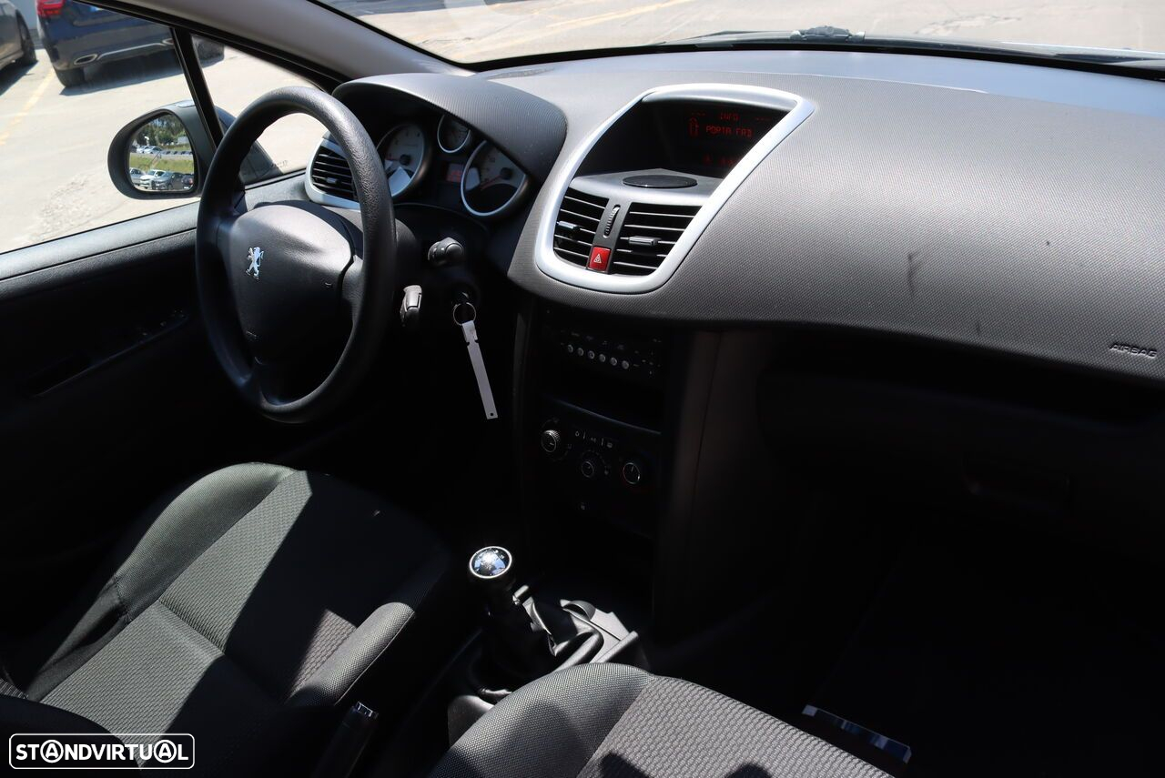 Peugeot 207 1.4 16V Trendy - 6