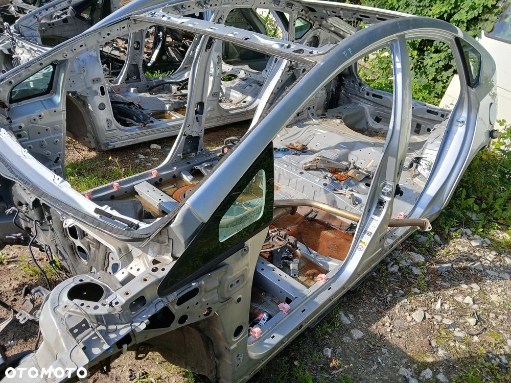 toyota prius 3 III cwiartka tył tylna przód przednia lewa lewe prawa prawy dach bok słupek wanna
