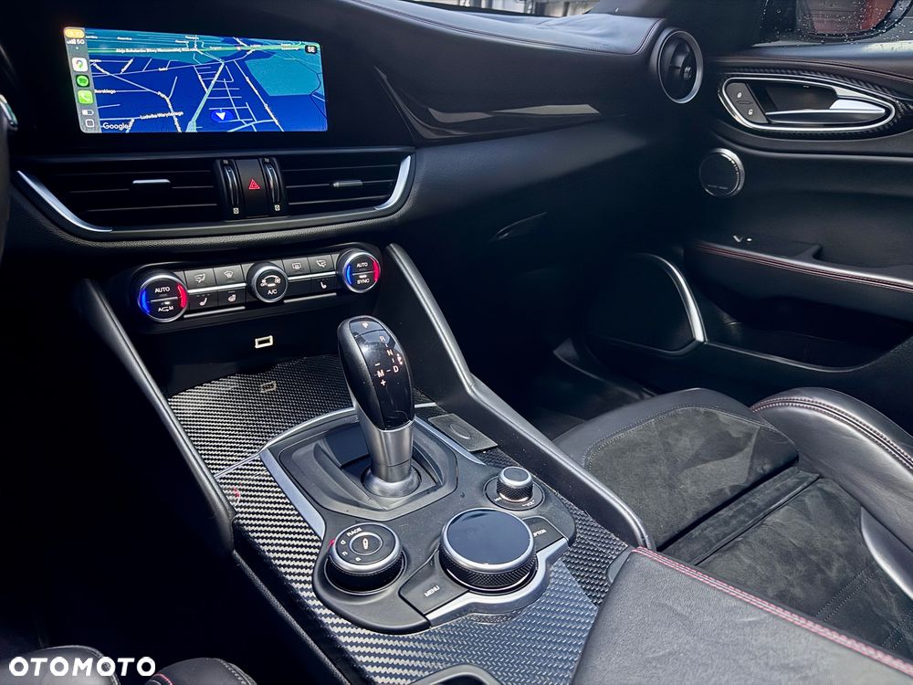 Alfa Romeo Giulia 2.9 V6 Bi-Turbo AT8 Quadrifoglio - 32