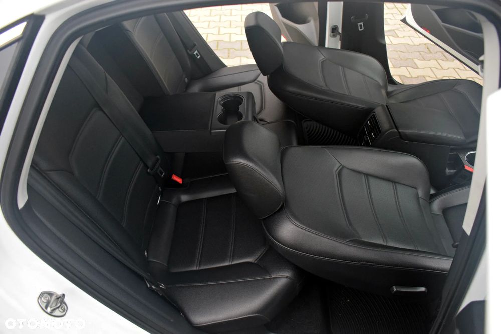 Volkswagen Passat - 35