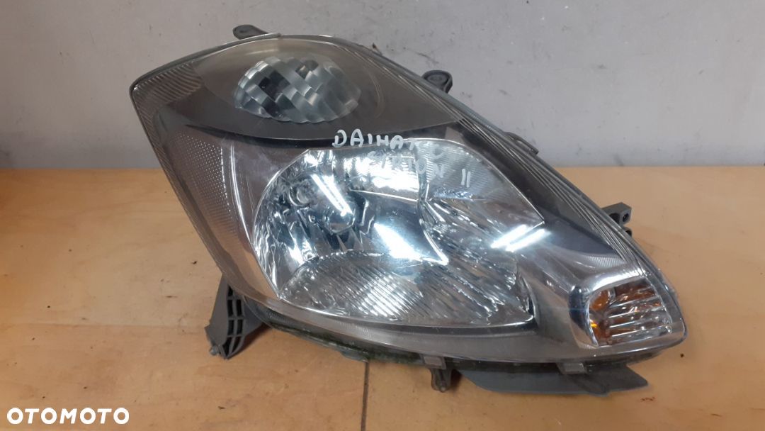 LAMPA PRZÓD PRZEDNIA PRAWA DAIHATSU SIRION II 04-10 - 1