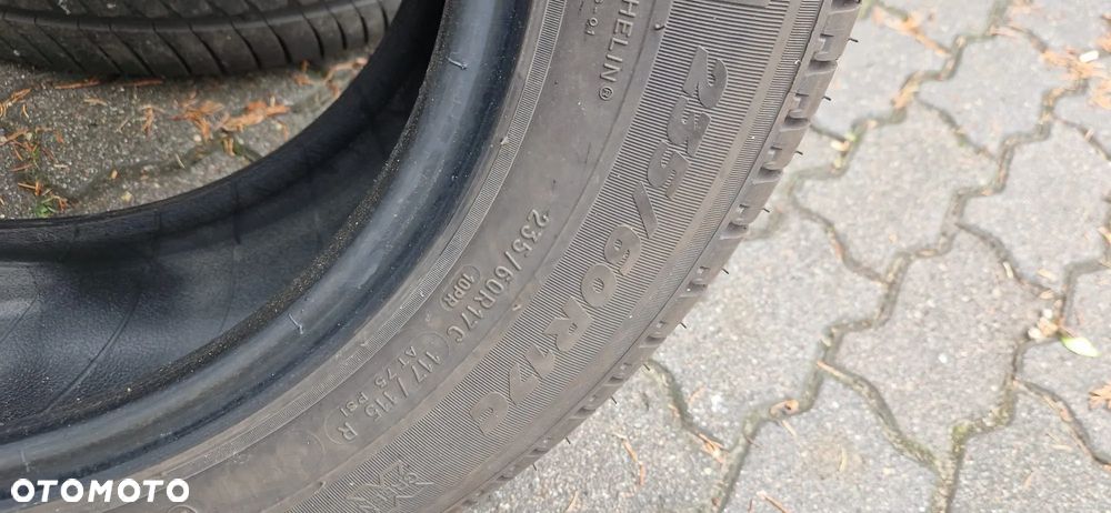 Komplet opon Michelin 235/60R17C - 4