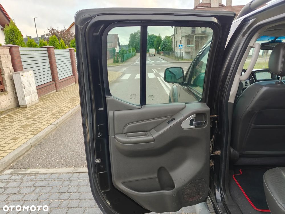 Nissan Navara 3.0 D V6 - 22