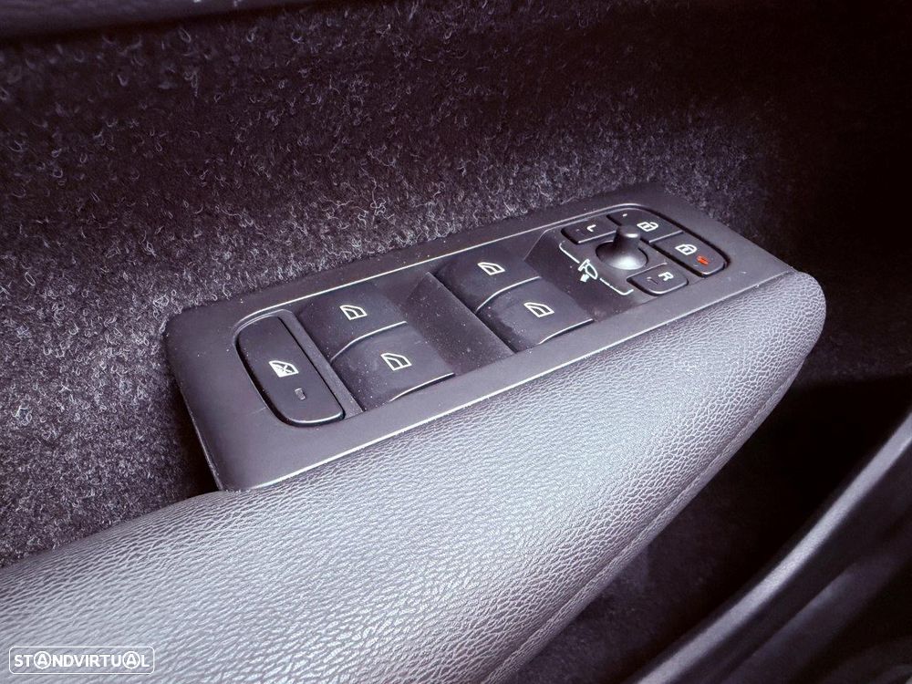 Volvo XC 40 2.0 D3 Momentum - 28