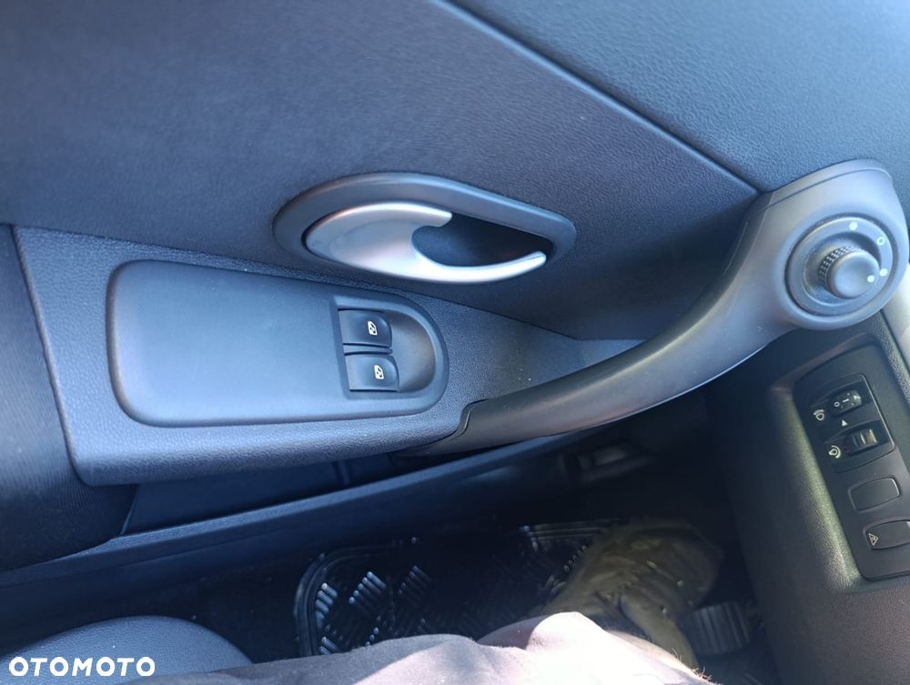 Renault Clio 1.2 16V 75 Dynamique - 8