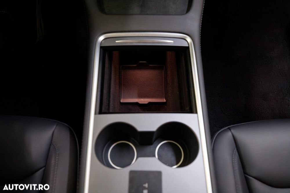 Tesla Model Y Long Range Dual Motor AWD - 23