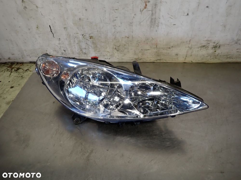 LAMPA PRAWA PRZEDNIA PEUGEOT 307 1.6 - 1