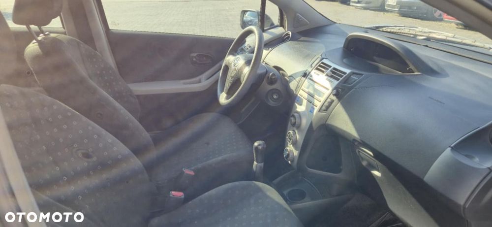 Toyota Yaris - 8