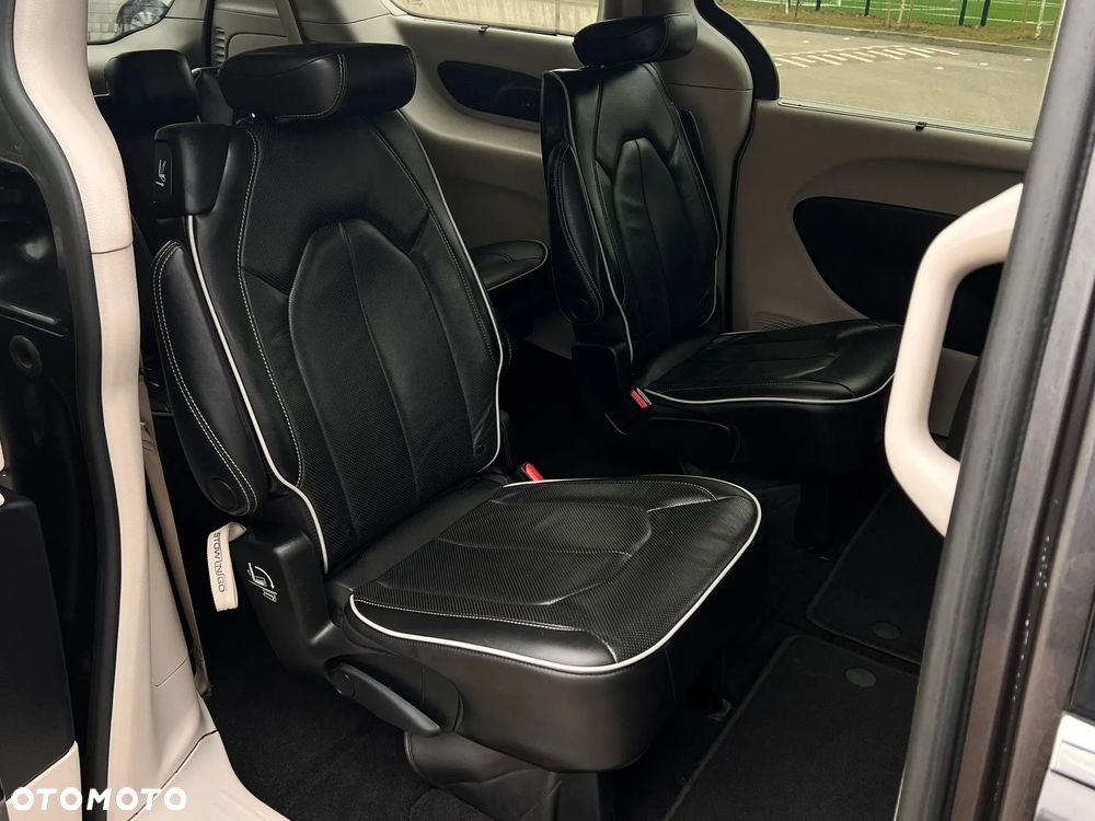 Chrysler Pacifica - 13