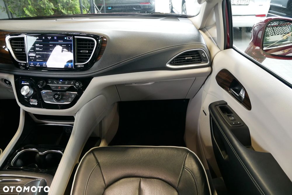 Chrysler Pacifica - 15