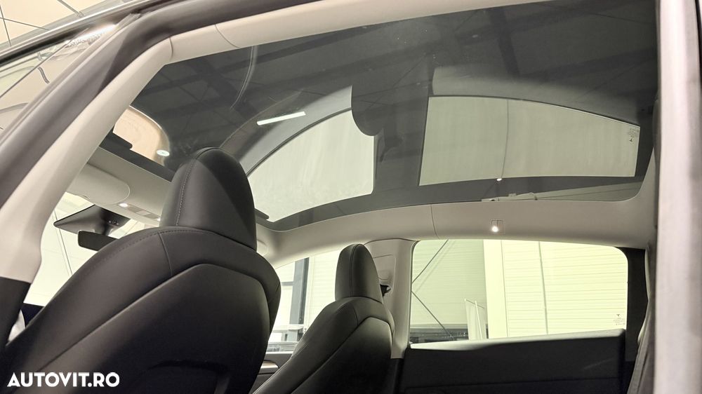 Tesla Model Y Performance Dual Motor AWD - 27