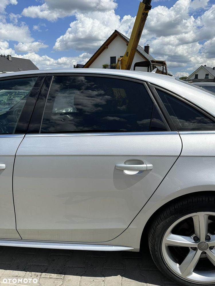 DRZWI TYLNE AUDI A4 2011