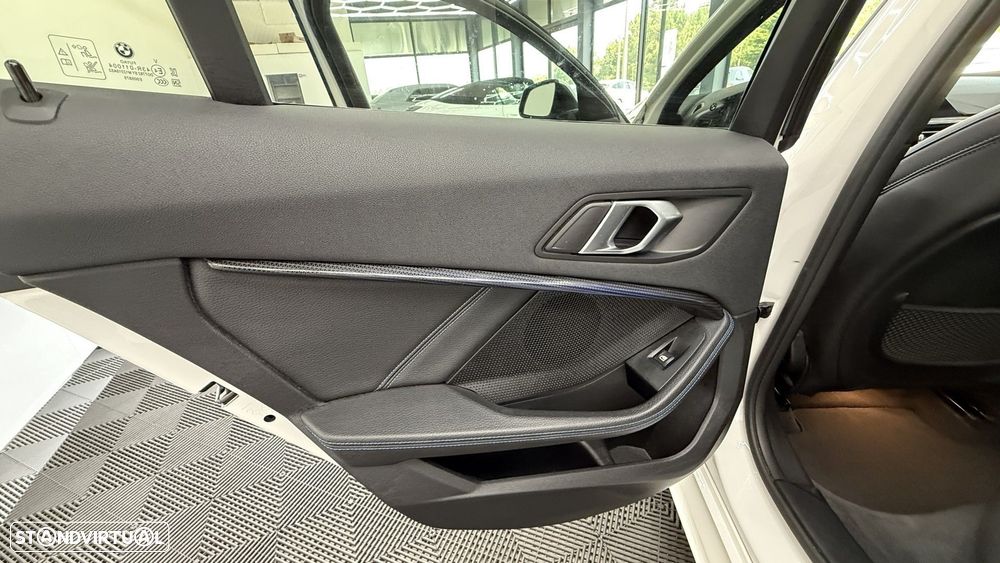 BMW 118 d Pack M - 17