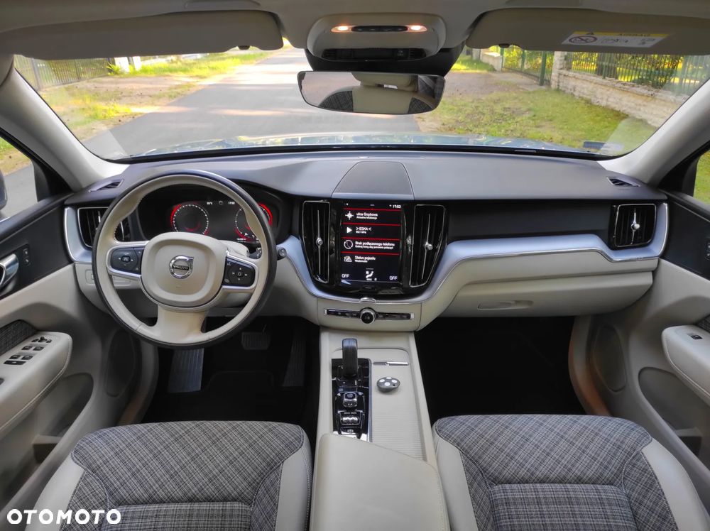 Volvo XC 60 B4 D AWD Momentum Pro - 7