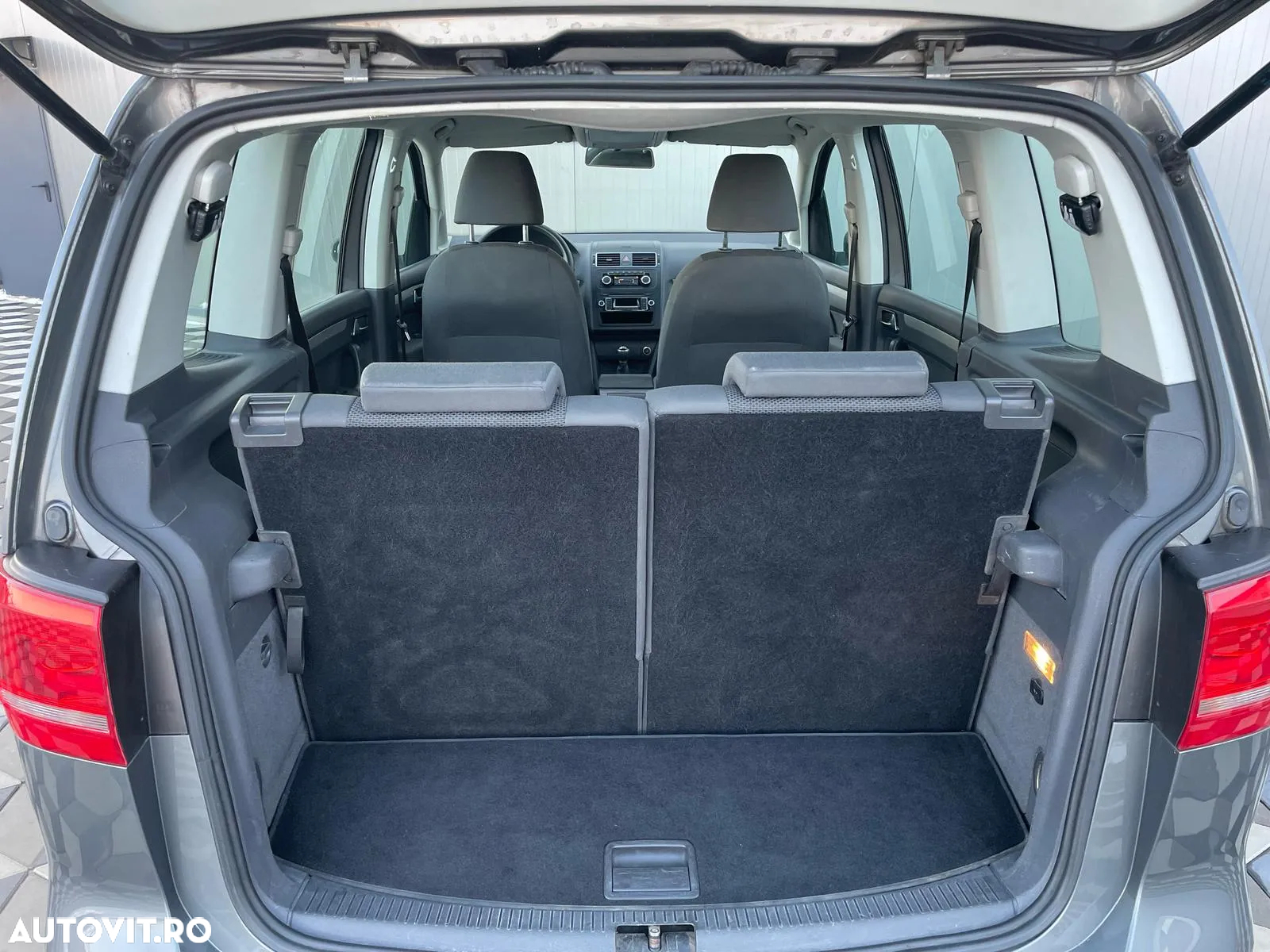 Volkswagen Touran 1.6 TDI BlueMotion Technology Comfortline - 8