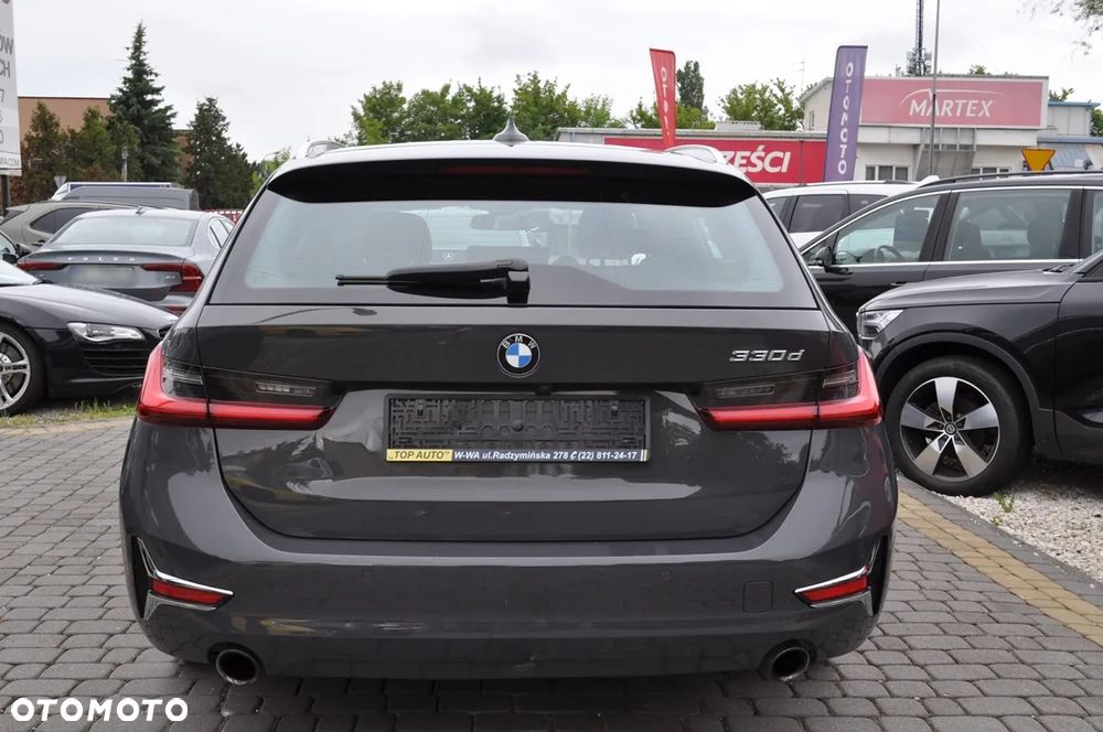 BMW Seria 3 330d Luxury Line sport - 12