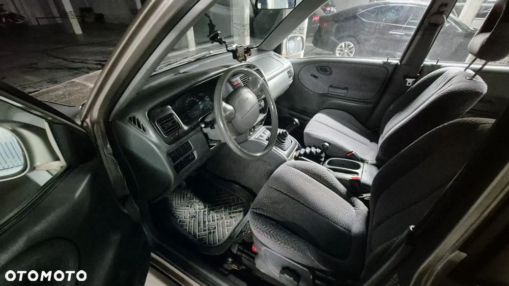 Suzuki Grand Vitara 2.0 HDi - 12
