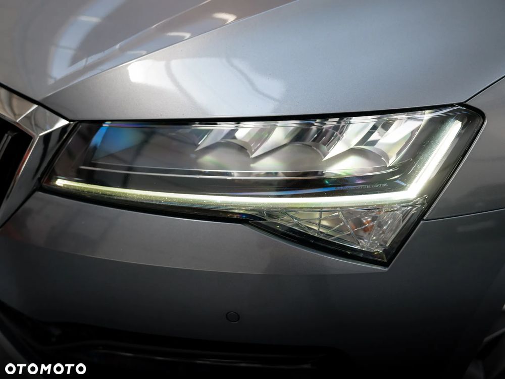 Skoda Superb 2.0 TDI SCR Ambition - 4