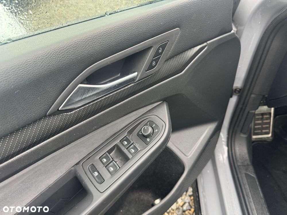 Volkswagen Golf 2.0 TDI SCR DSG R-Line - 18