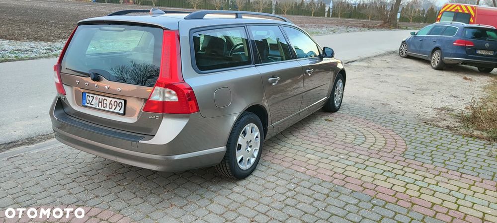 Volvo V70 2.4D Momentum - 16