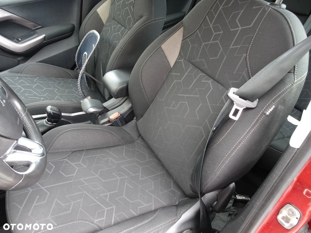 Peugeot 2008 1.2 Pure Tech Active S&S - 8