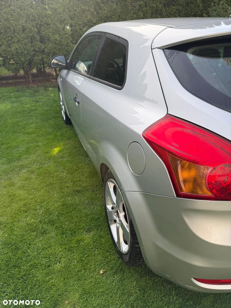 Kia Ceed 1.4 L - 12